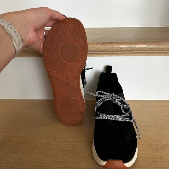 Black Reebok Sneakers Shoes - Picture 4 of 7